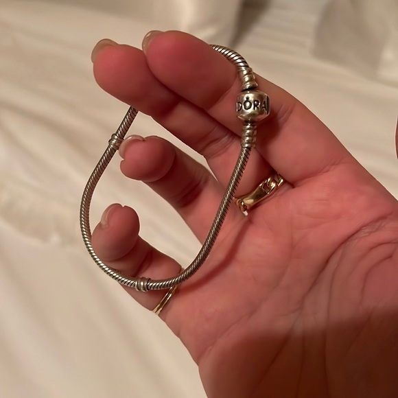 Pandora Moments Snake Chain Bracelet 7.1 in - Picture 2 of 4